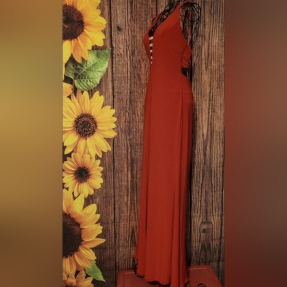 Nikki Italy Backless Formal Dress - Picture 2 of 8